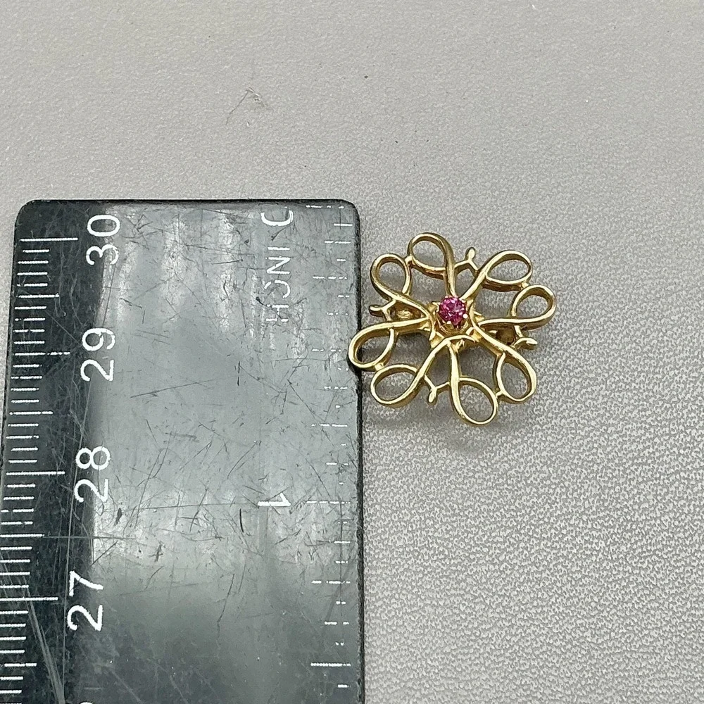 Avon Award Pin 1/10 10K Yellow Gold Ruby Pink Stone Openwork Floral Design